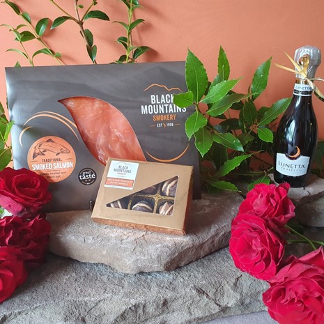 Classic Smoked Salmon and Fiiz 100g Mini Prosecco Classic Smoked Salmon and Fiiz 100g Mini Prosecco